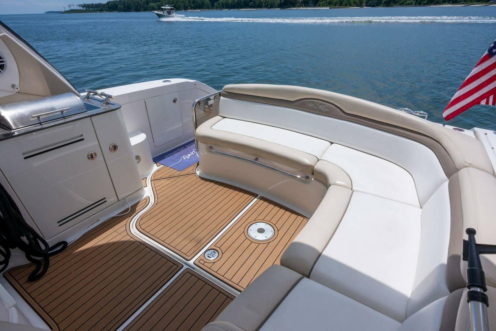 2013 Sea Ray 370 Sundancer — photo 16
