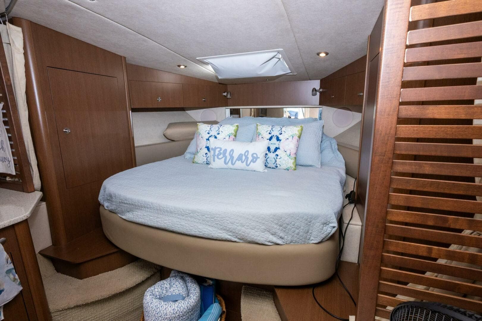 2013 Sea Ray 370 Sundancer — photo 36