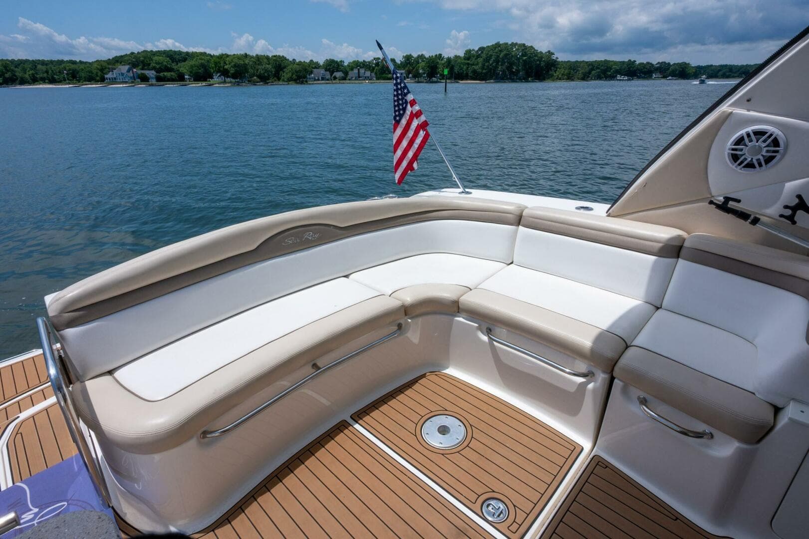 2013 Sea Ray 370 Sundancer — photo 17