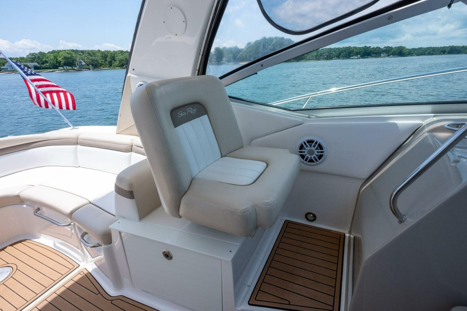 2013 Sea Ray 370 Sundancer — photo 28