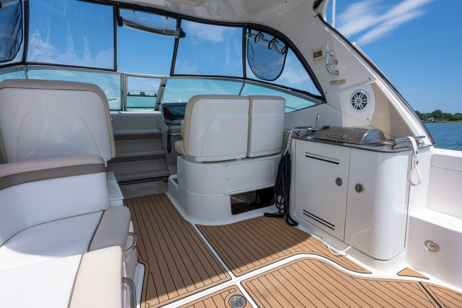 2013 Sea Ray 370 Sundancer — photo 12