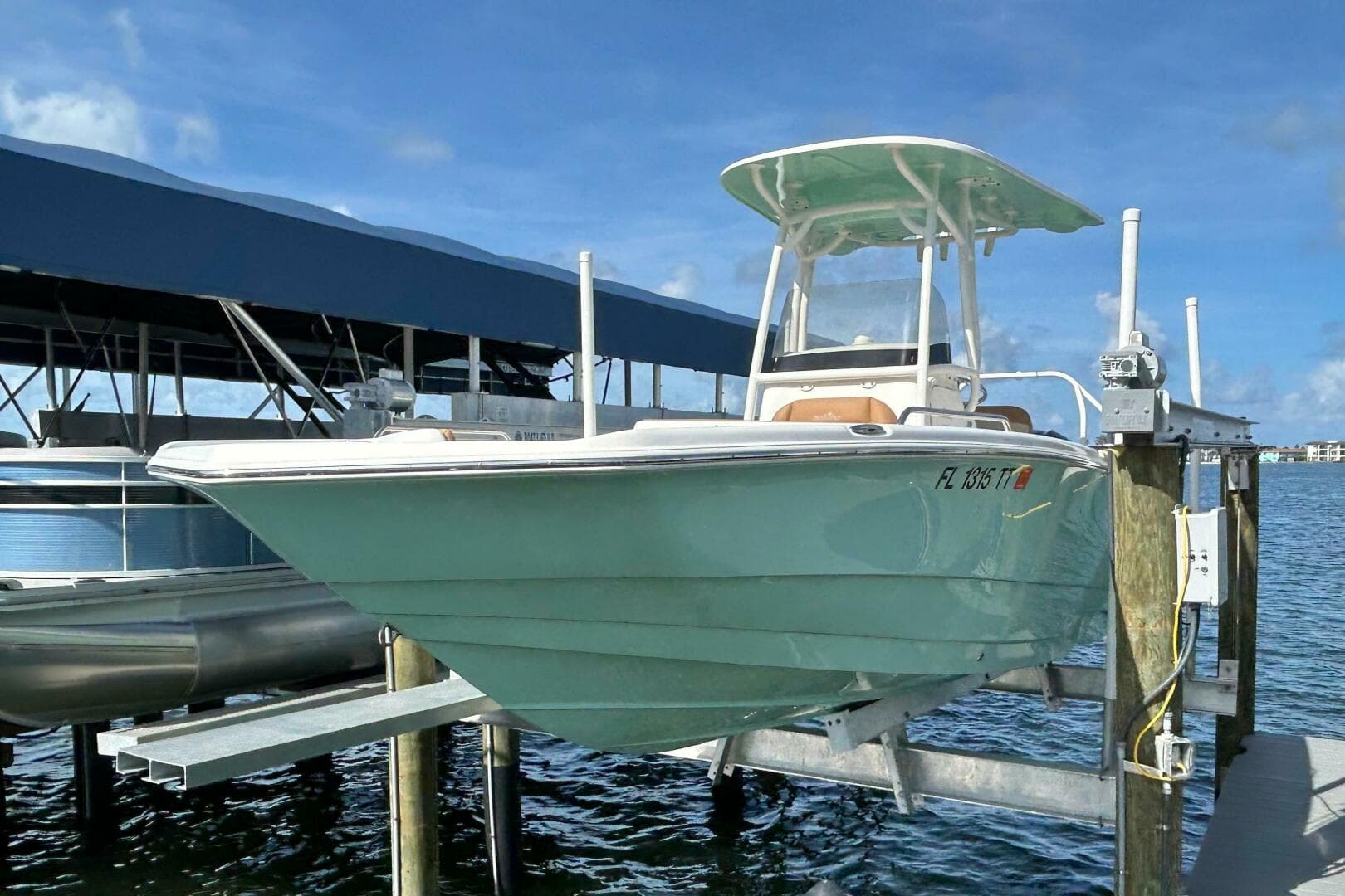 2023 Nauticstar 231 Hybrid — photo 4