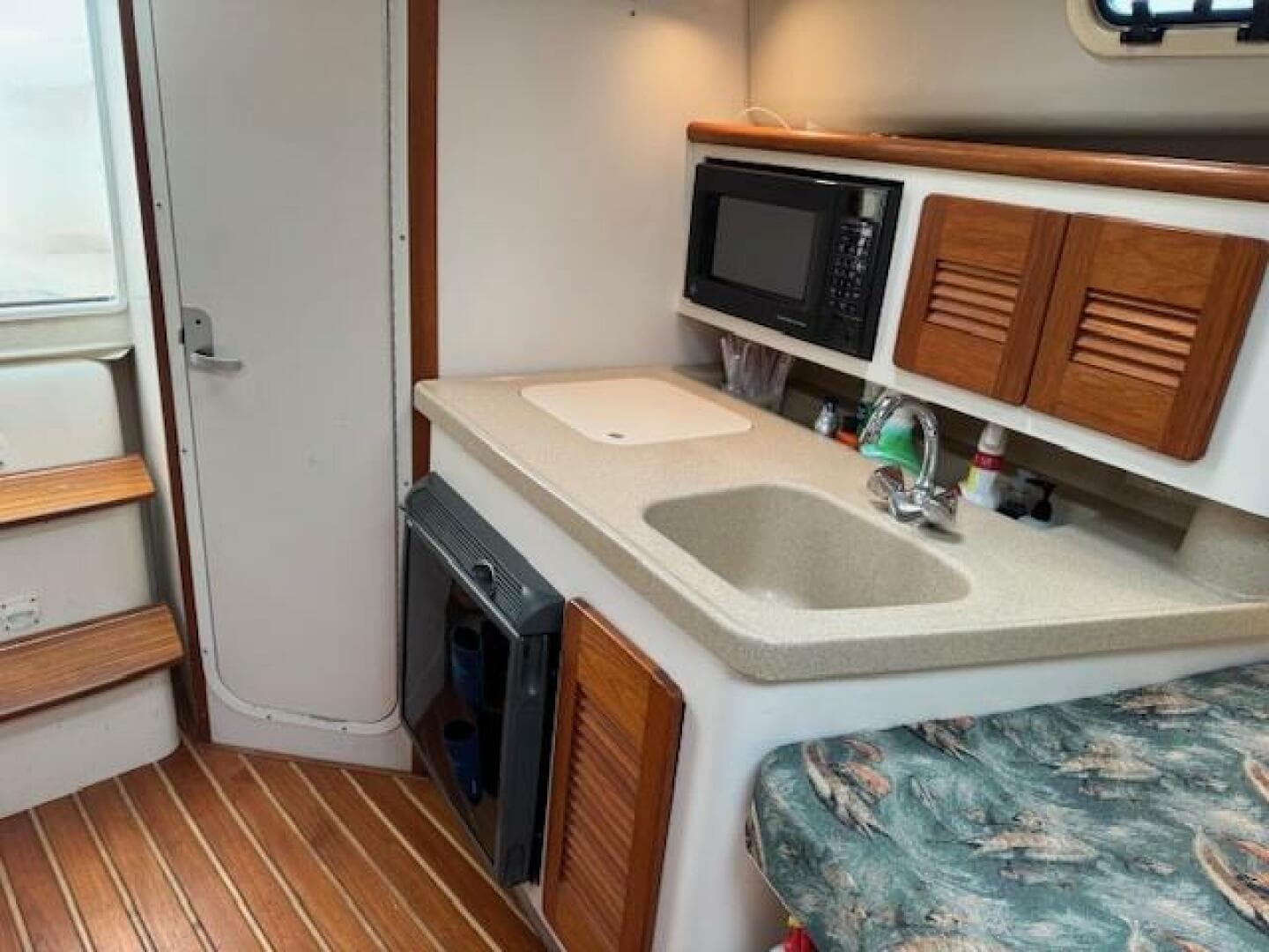 2002 Pursuit 3000 Express — photo 28