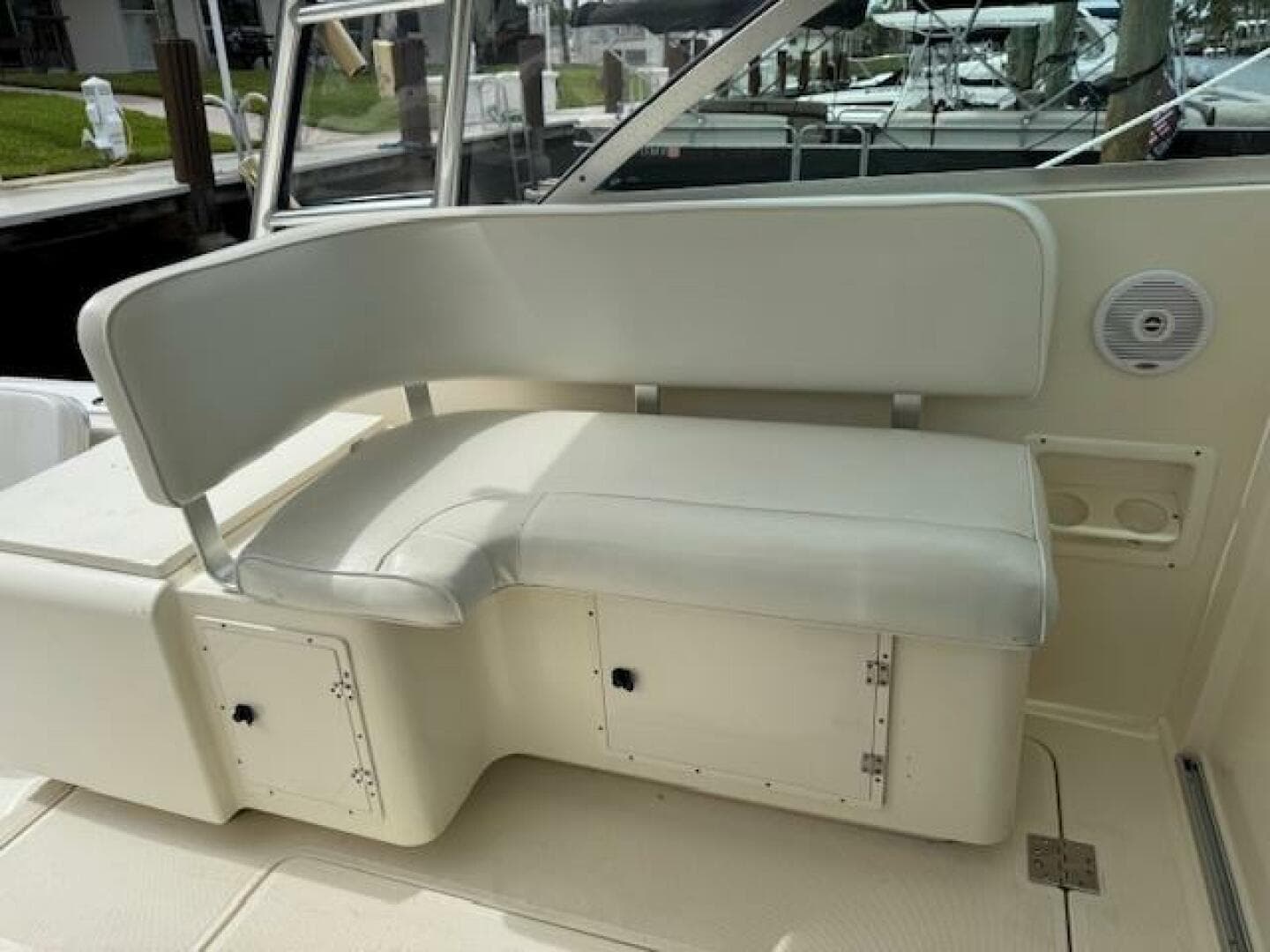 2002 Pursuit 3000 Express — photo 15