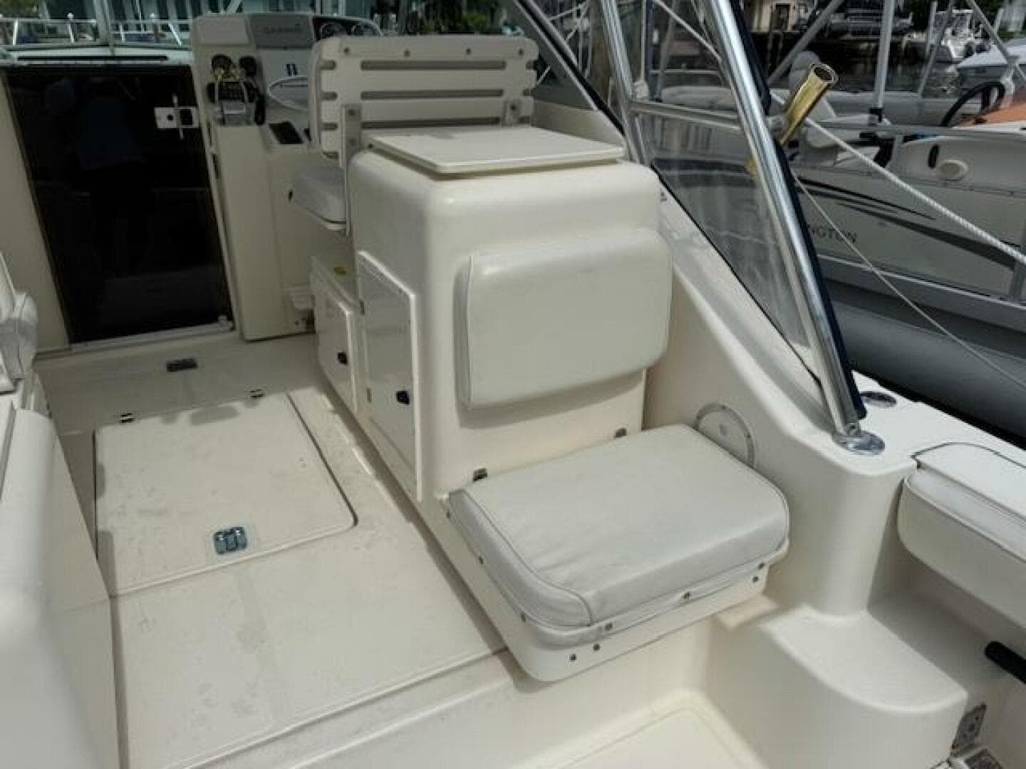 2002 Pursuit 3000 Express — photo 13