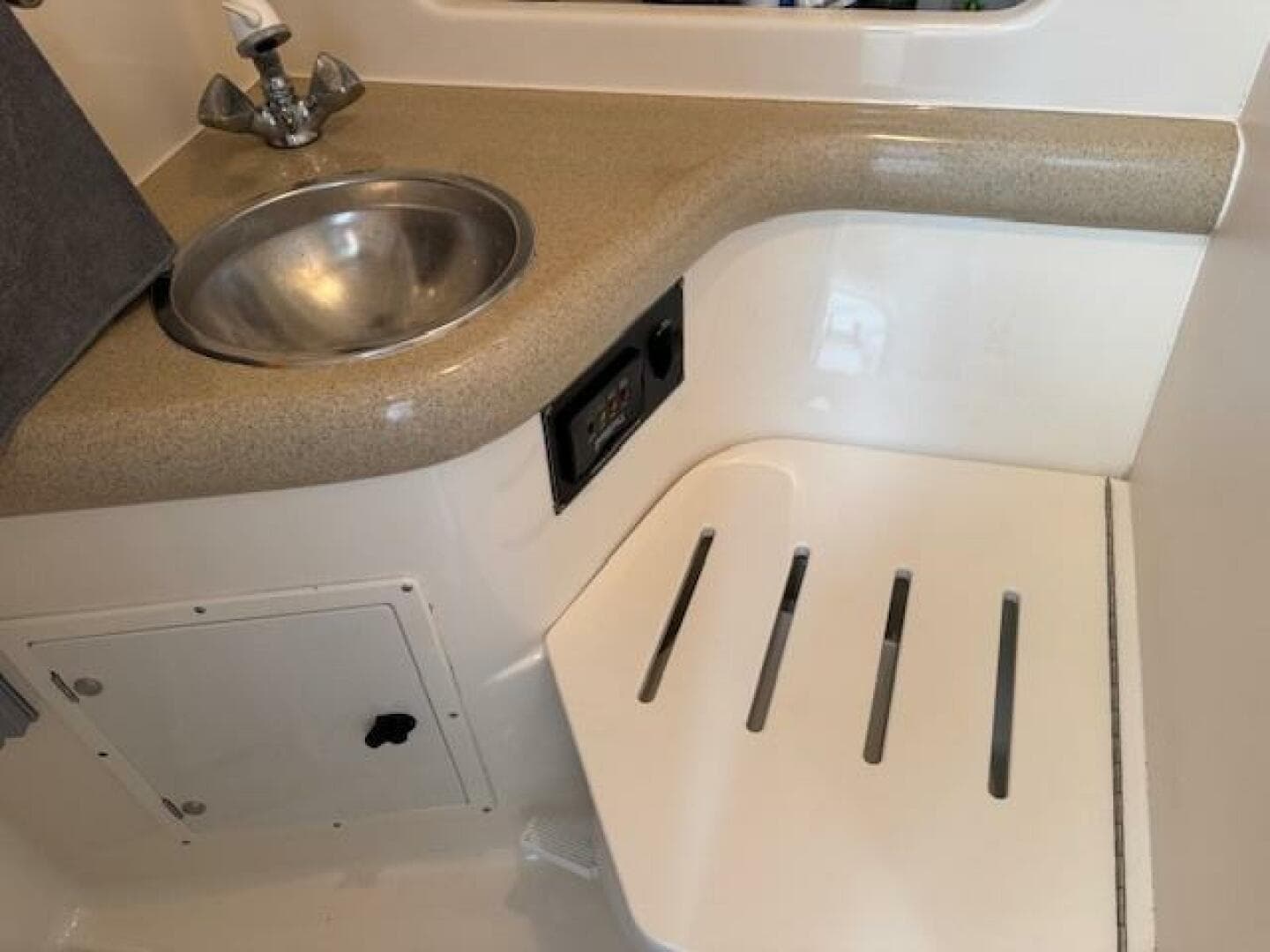 2002 Pursuit 3000 Express — photo 31