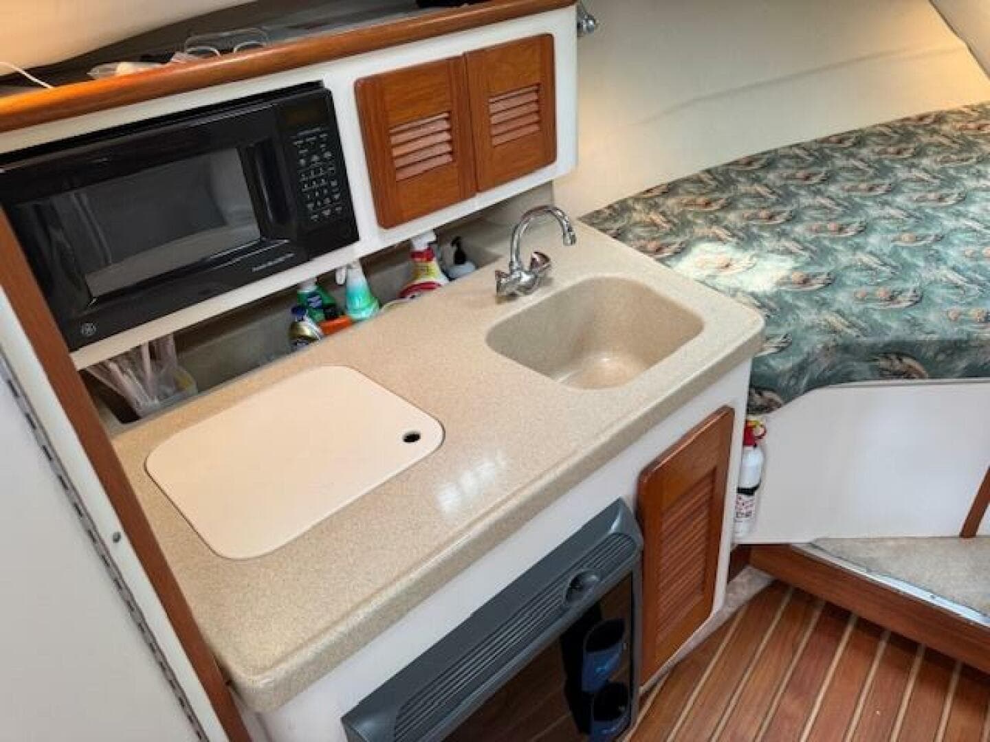 2002 Pursuit 3000 Express — photo 25