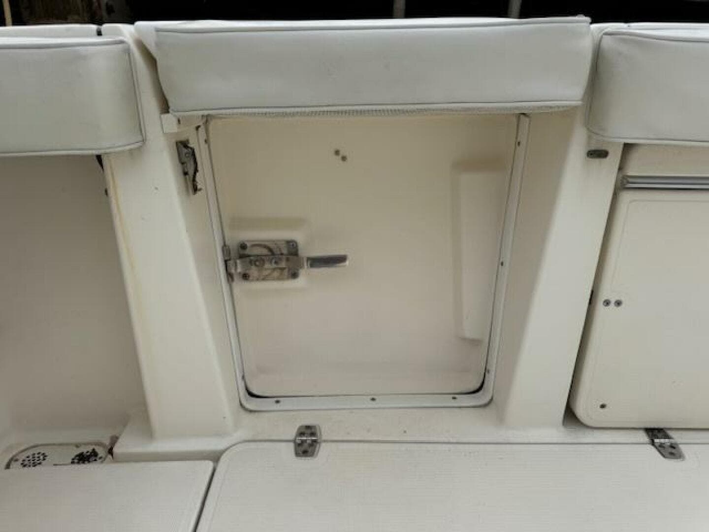 2002 Pursuit 3000 Express — photo 10