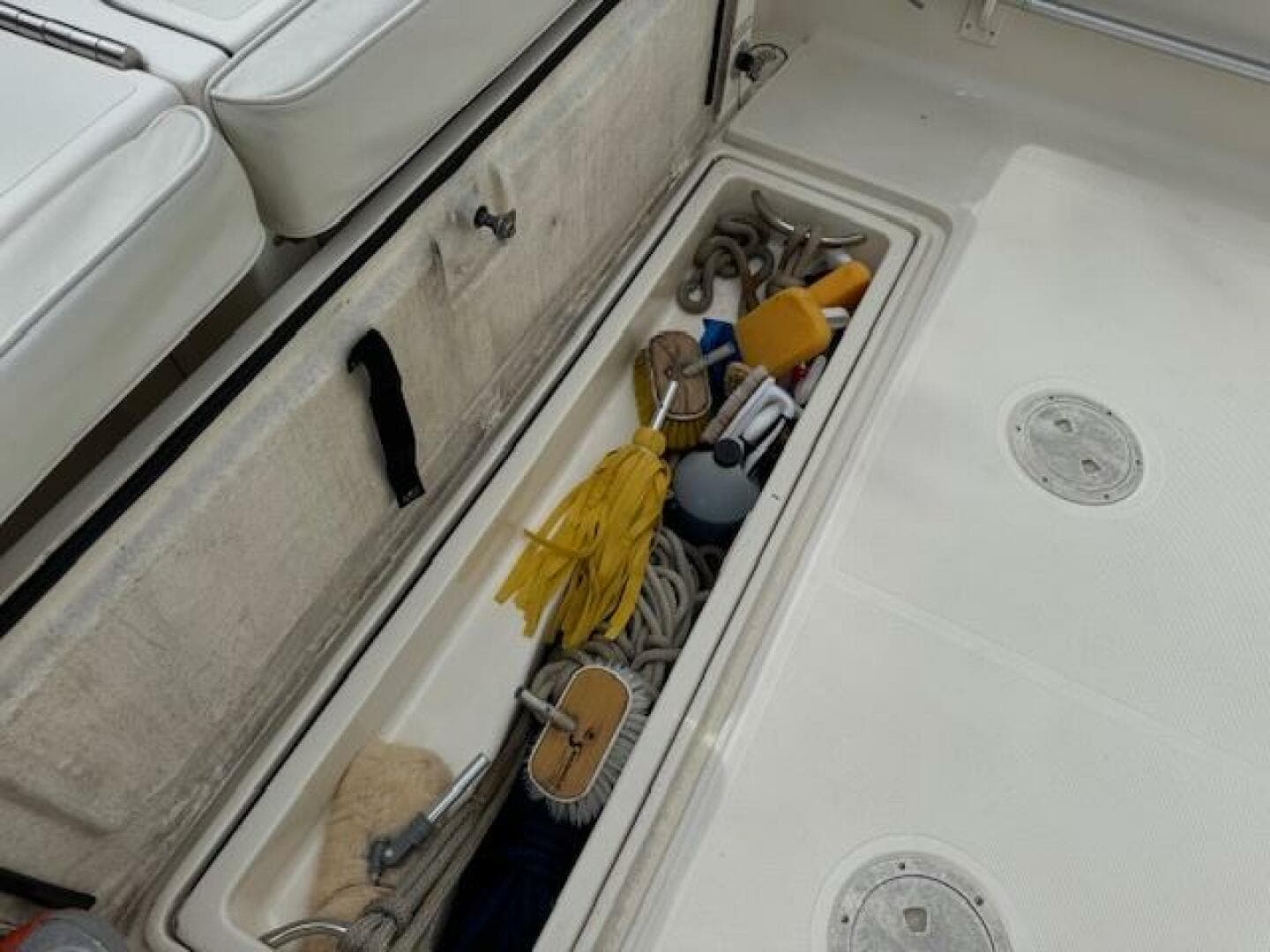 2002 Pursuit 3000 Express — photo 9