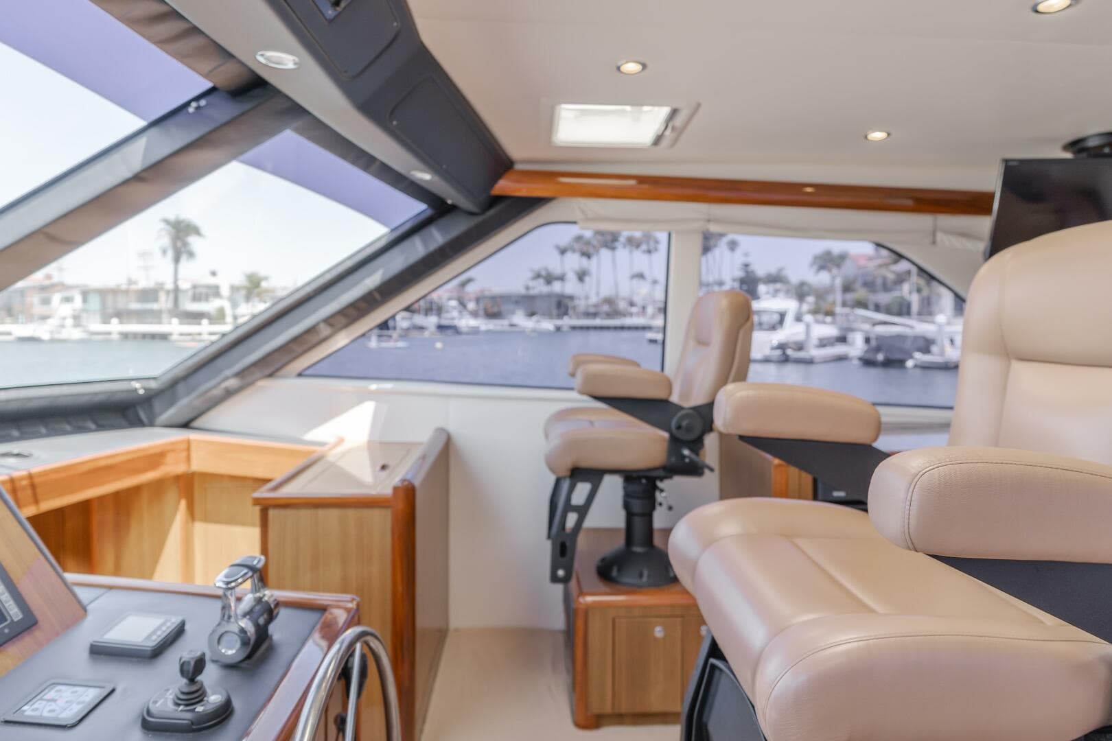 2008 Viking 52 Sport Coupe — photo 9