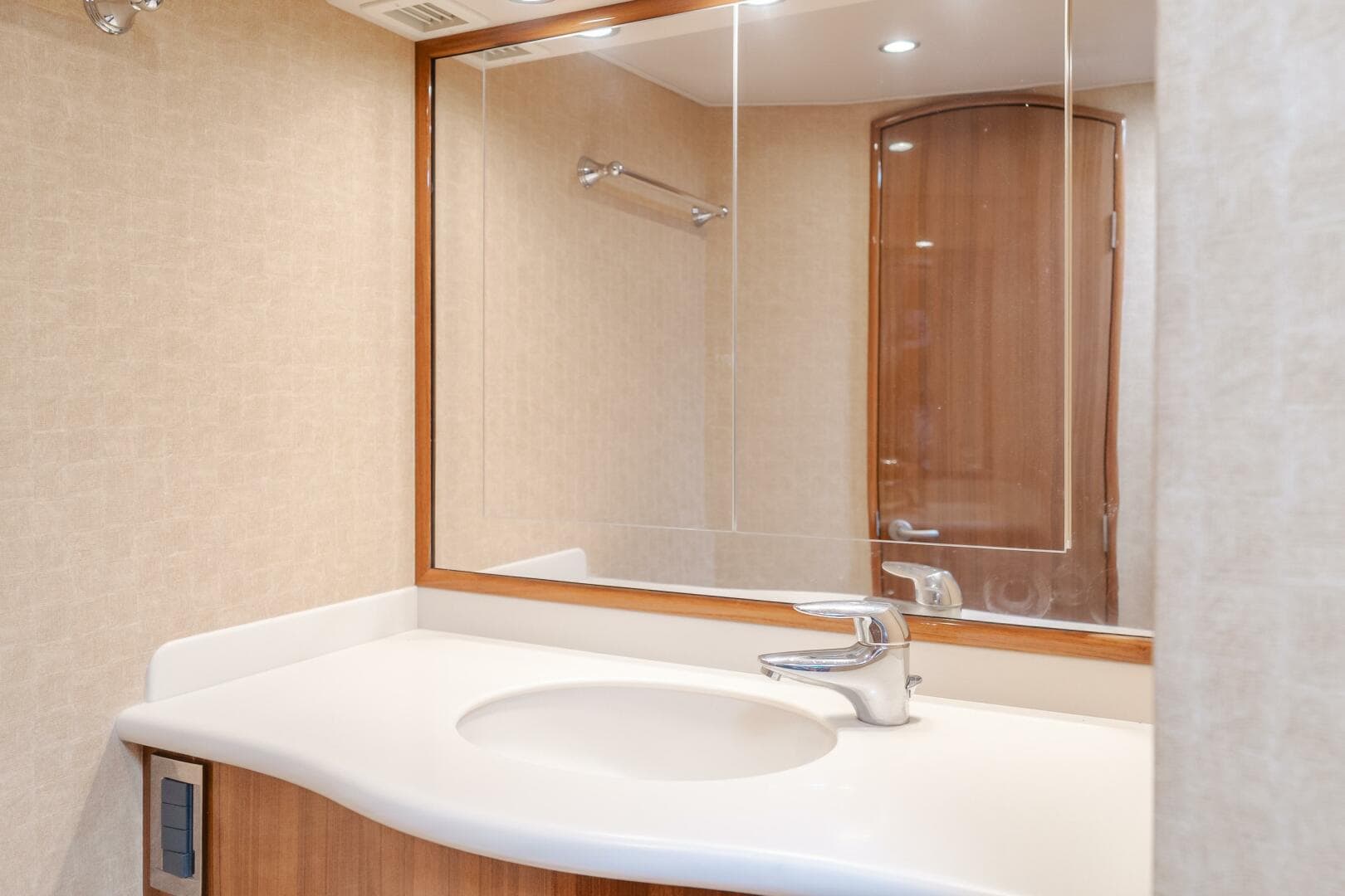 2008 Viking 52 Sport Coupe — photo 18