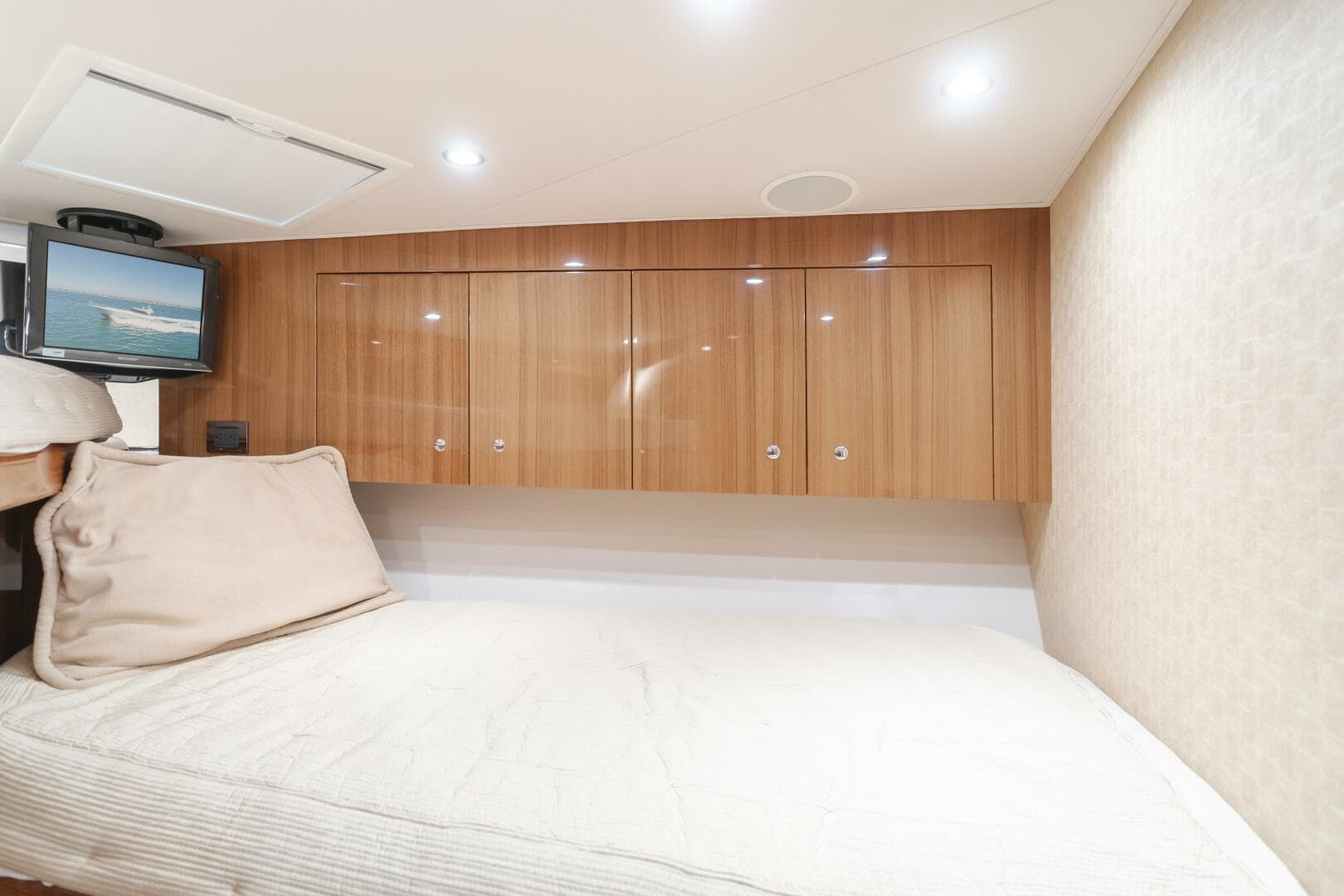 2008 Viking 52 Sport Coupe — photo 16