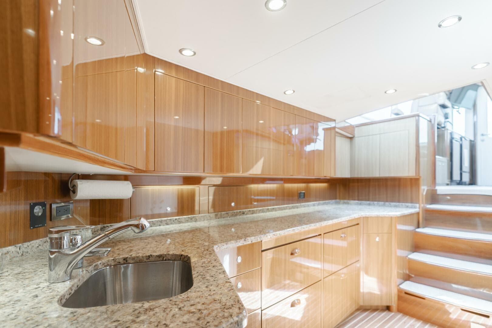 2008 Viking 52 Sport Coupe — photo 10