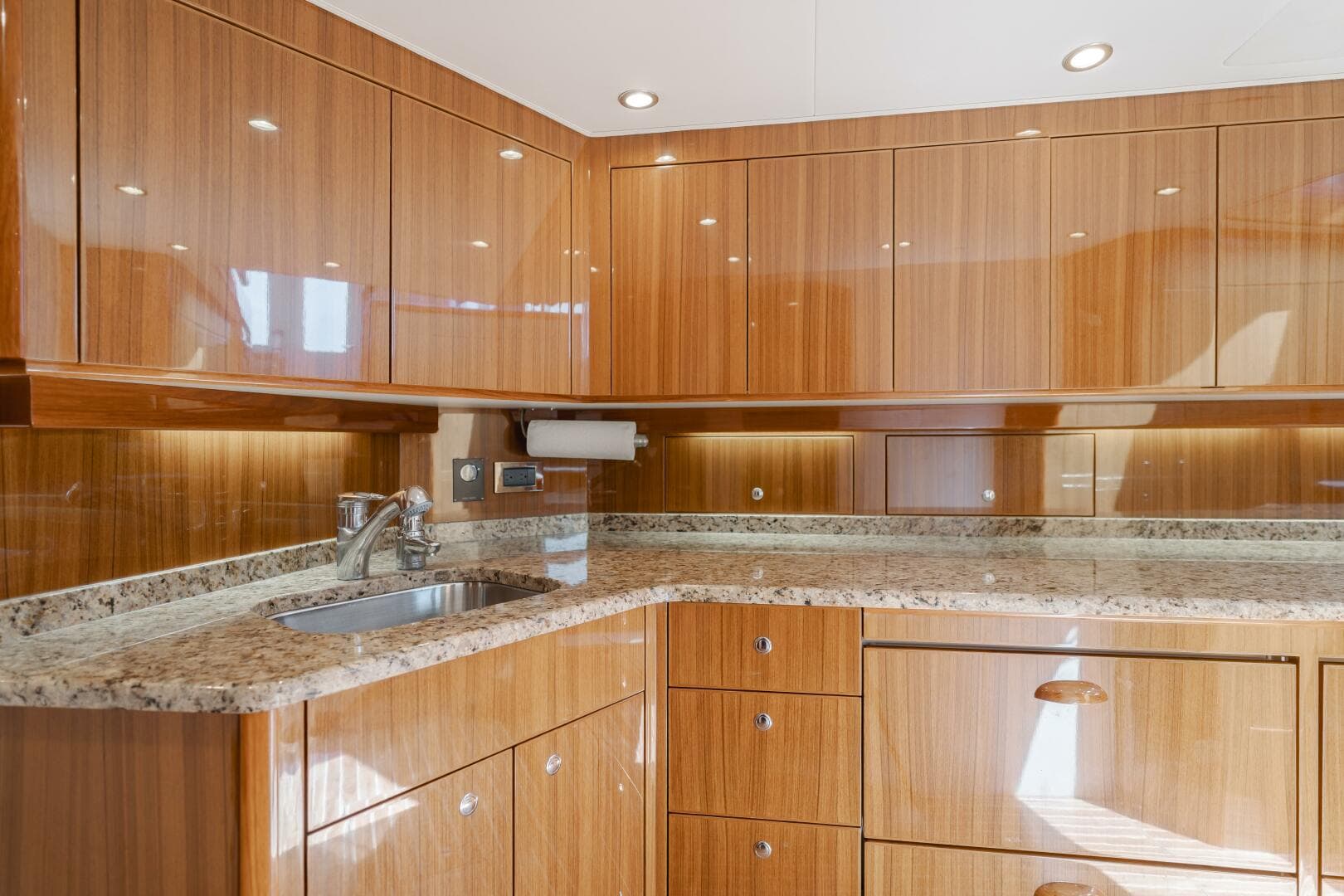 2008 Viking 52 Sport Coupe — photo 11