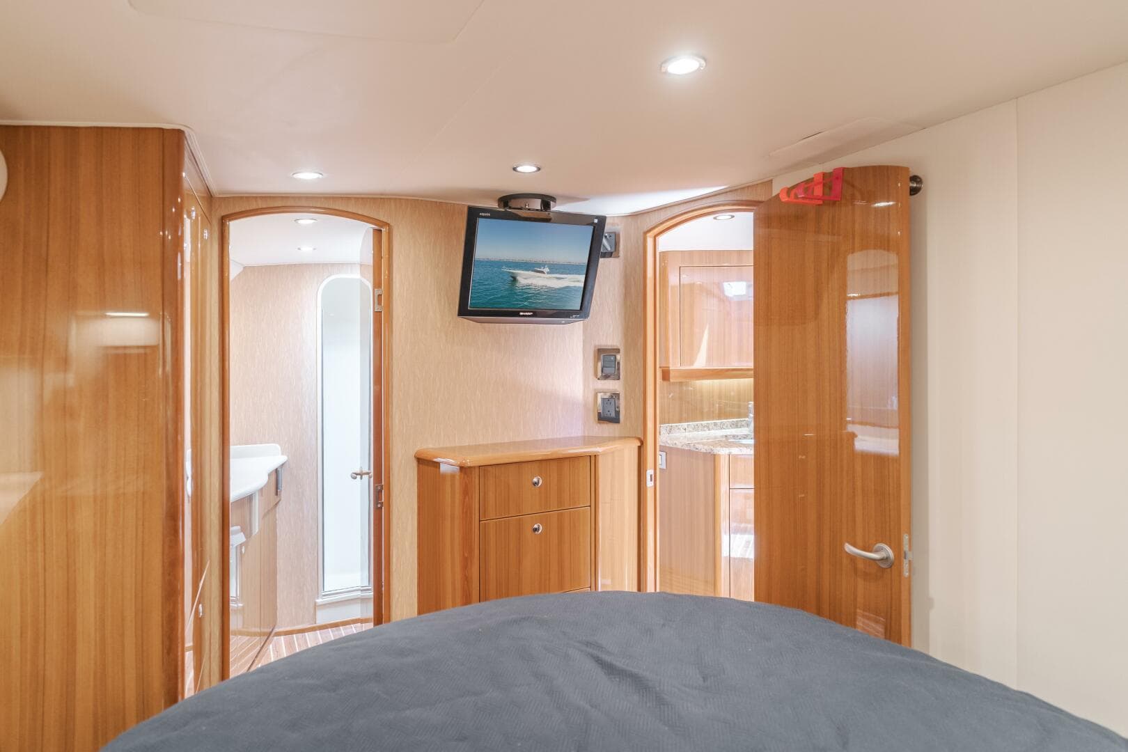 2008 Viking 52 Sport Coupe — photo 13