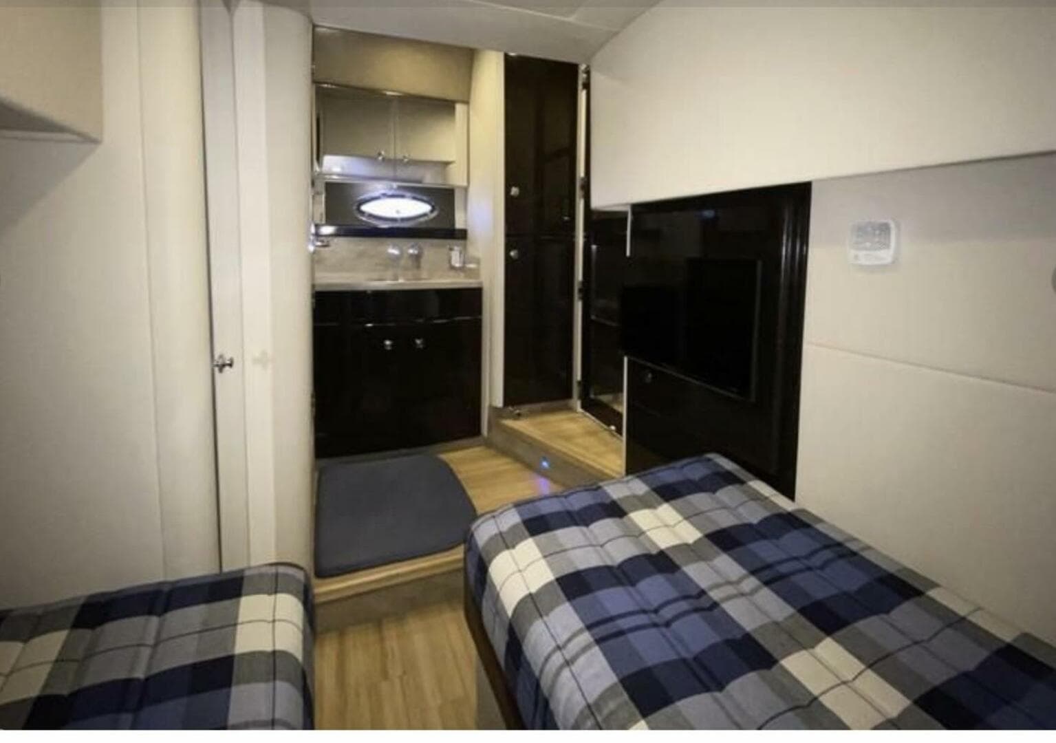 2014 Formula 45 Yacht — photo 25