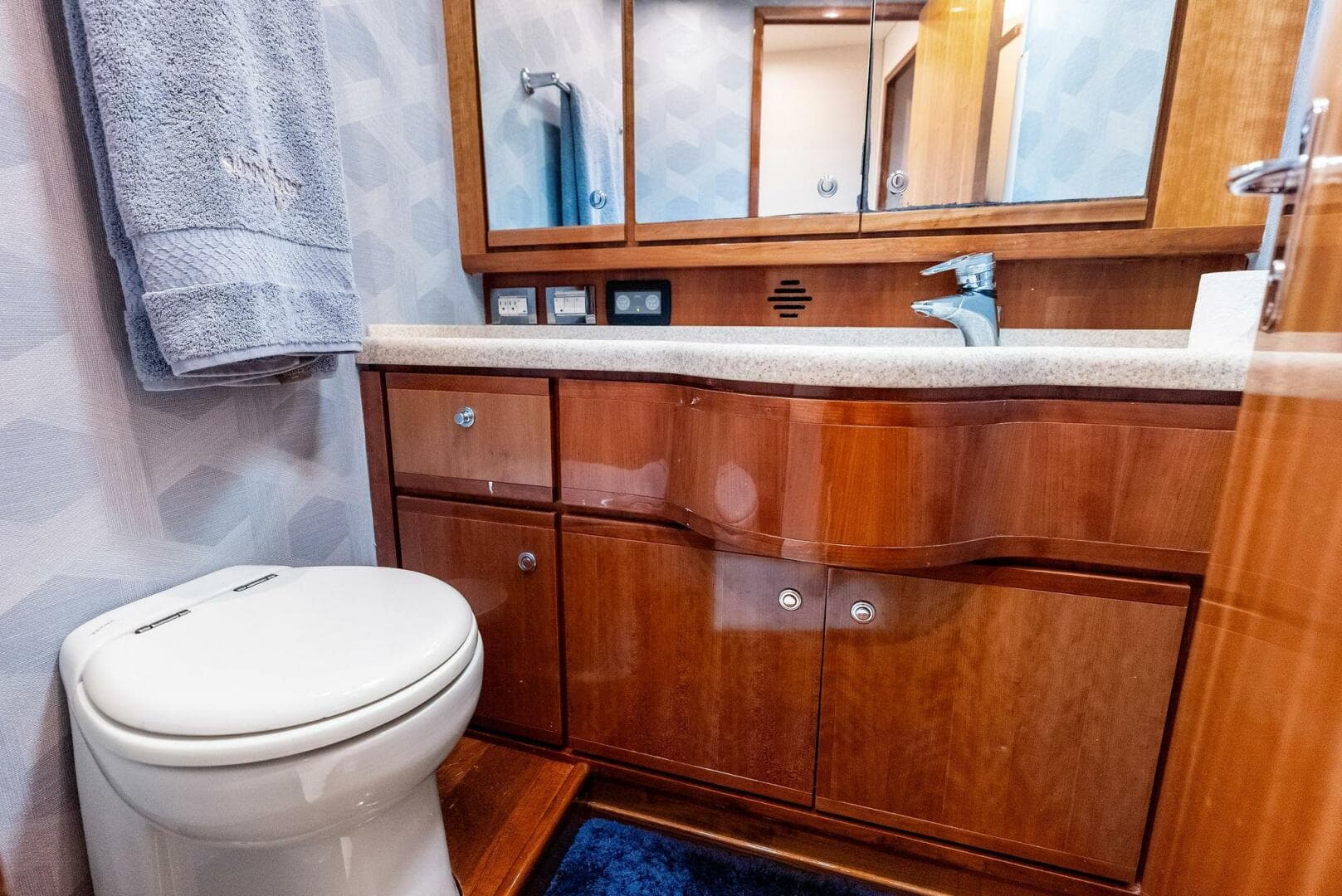 2004 Bertram Convertible — photo 42