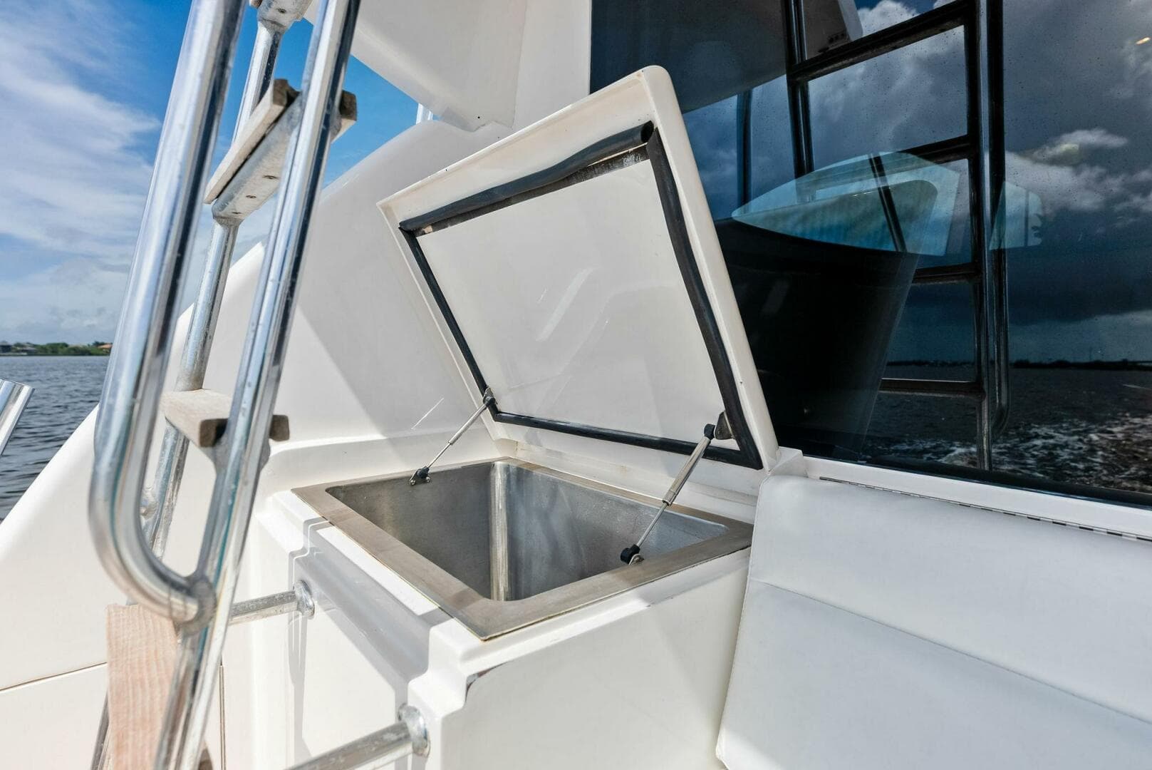 2004 Bertram Convertible — photo 22