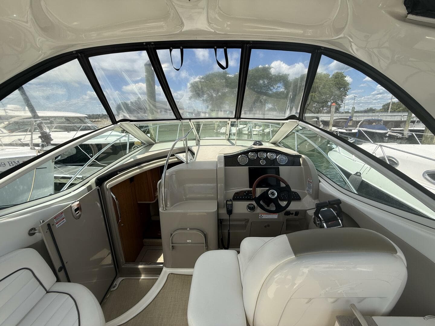 2006 Sea Ray 290 Sundancer — photo 9