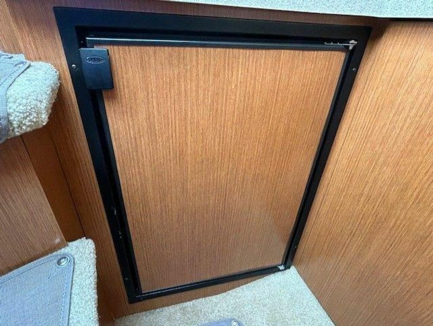 2004 Cruisers Yachts 340 Express — photo 28