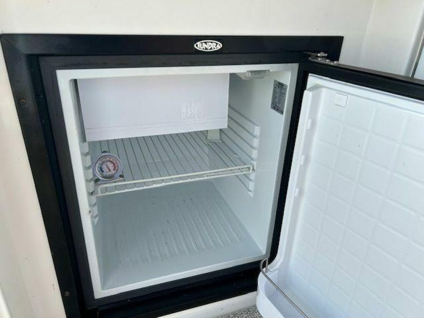 2004 Cruisers Yachts 340 Express — photo 10