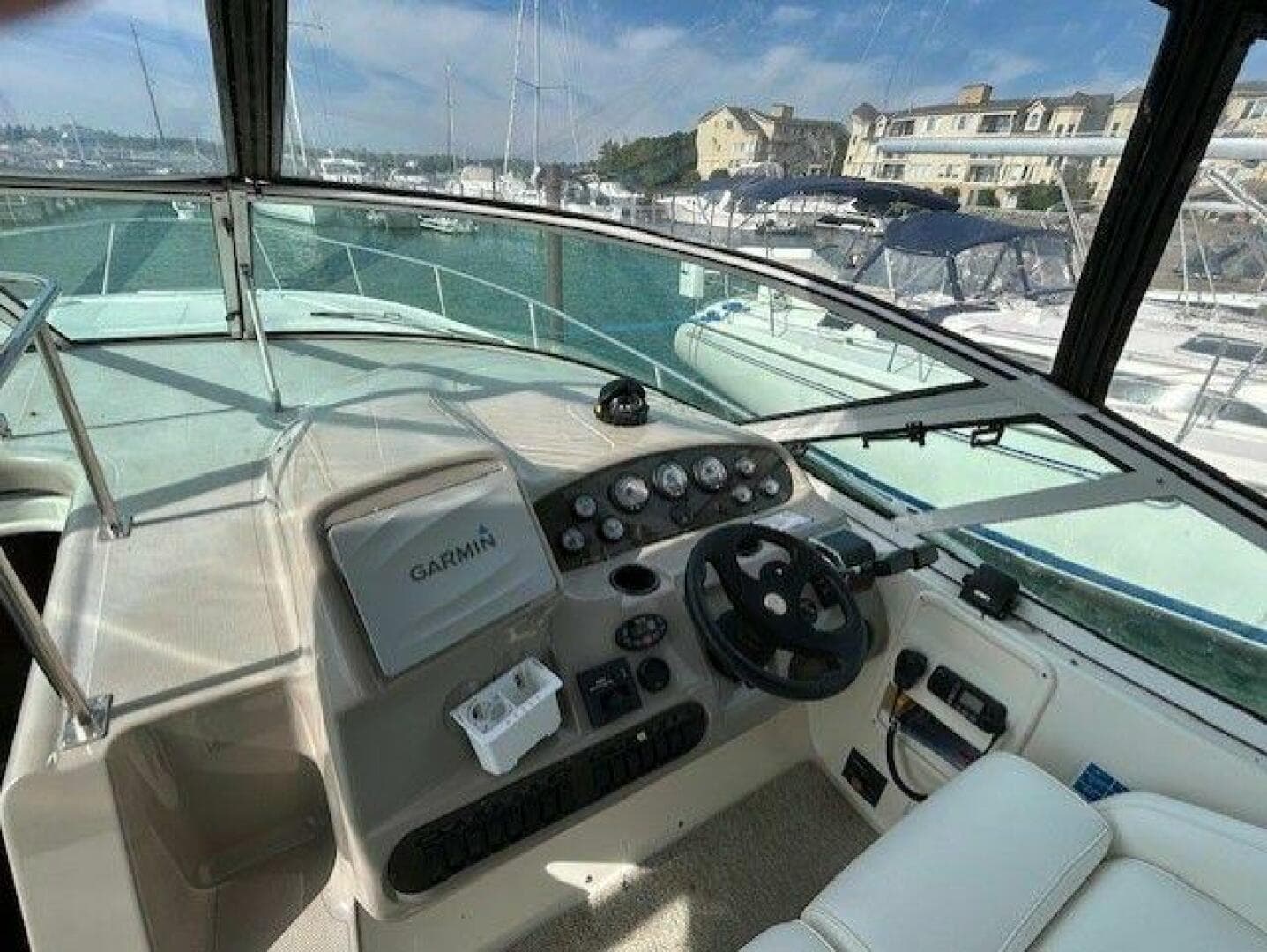 2004 Cruisers Yachts 340 Express — photo 13