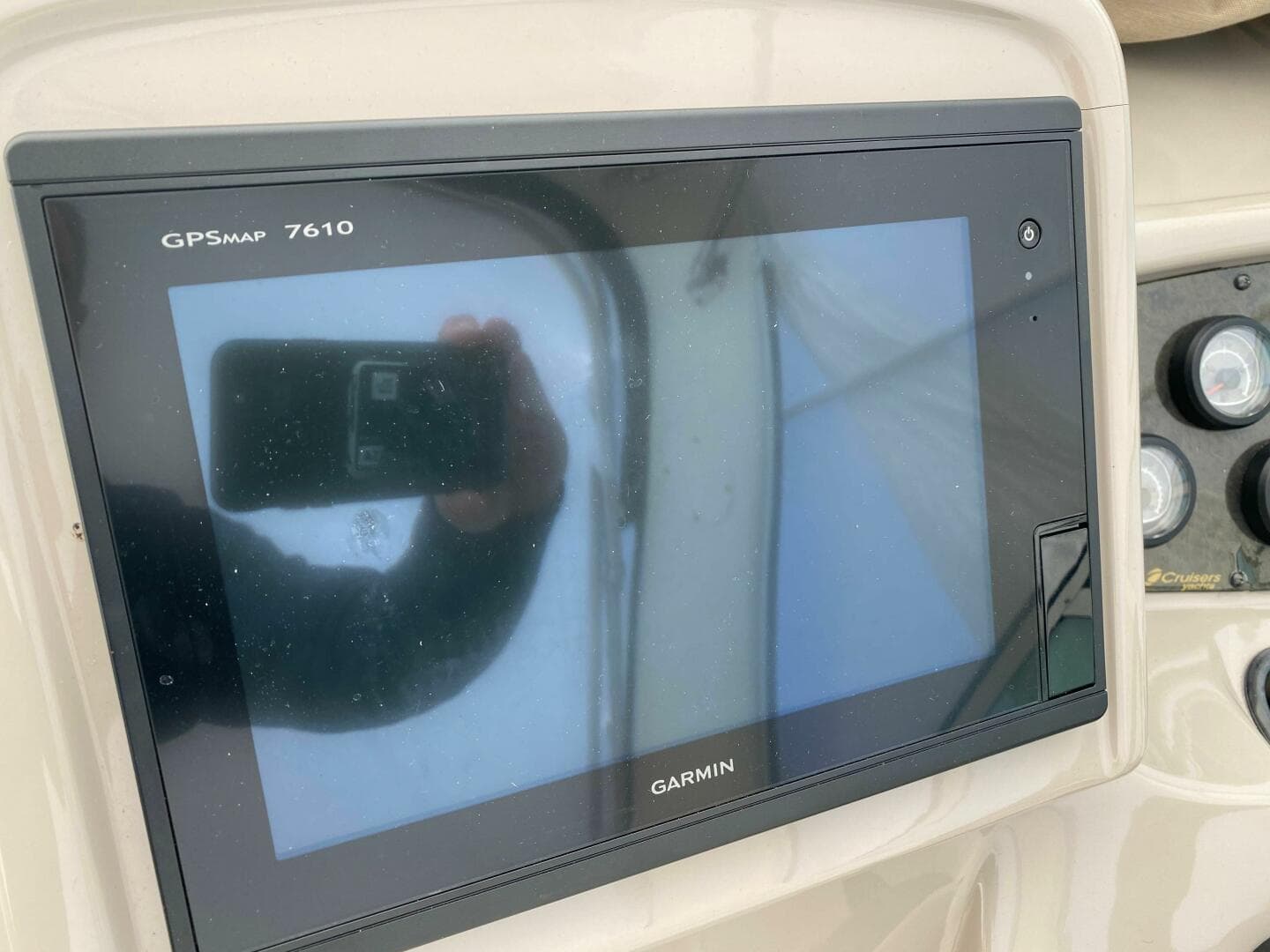 2004 Cruisers Yachts 340 Express — photo 16