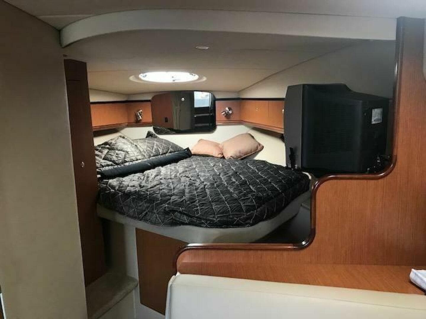 2004 Cruisers Yachts 340 Express — photo 32