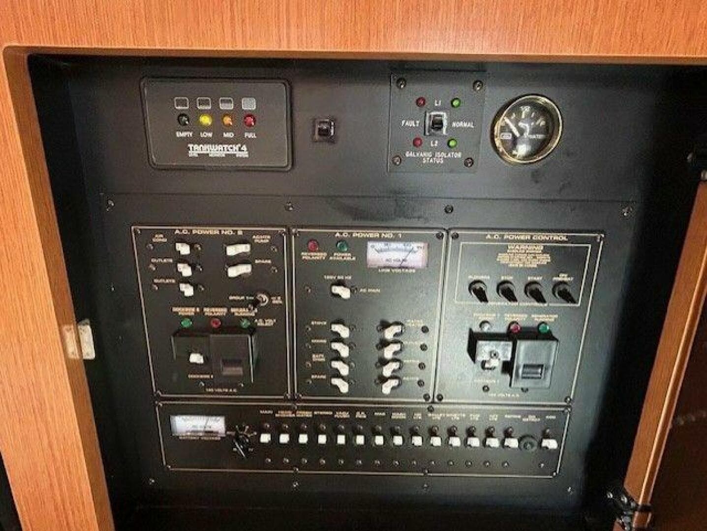 2004 Cruisers Yachts 340 Express — photo 42