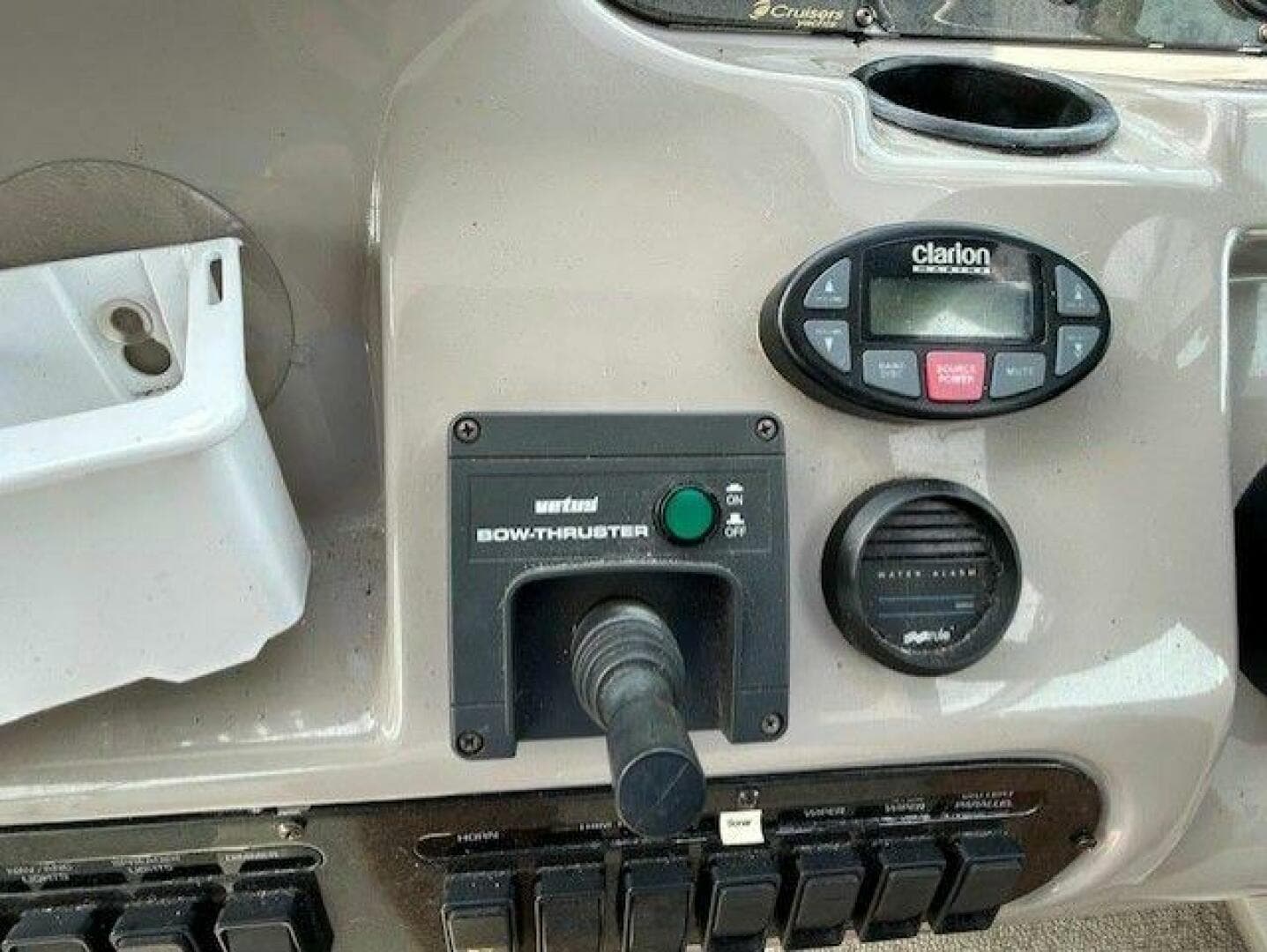 2004 Cruisers Yachts 340 Express — photo 19