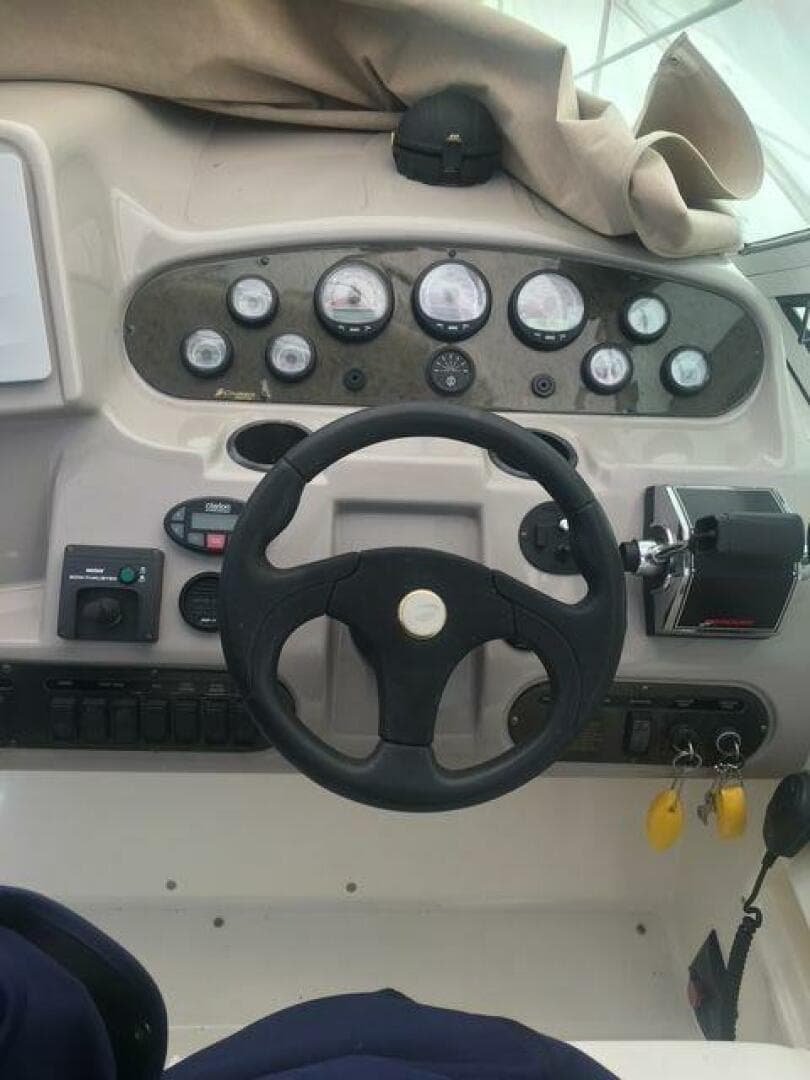 2004 Cruisers Yachts 340 Express — photo 15