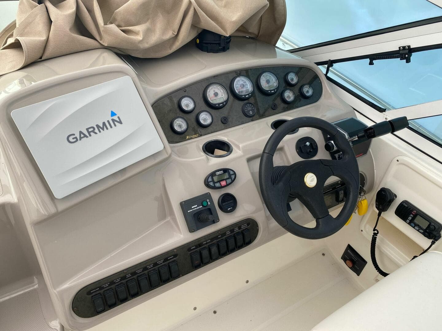 2004 Cruisers Yachts 340 Express — photo 12