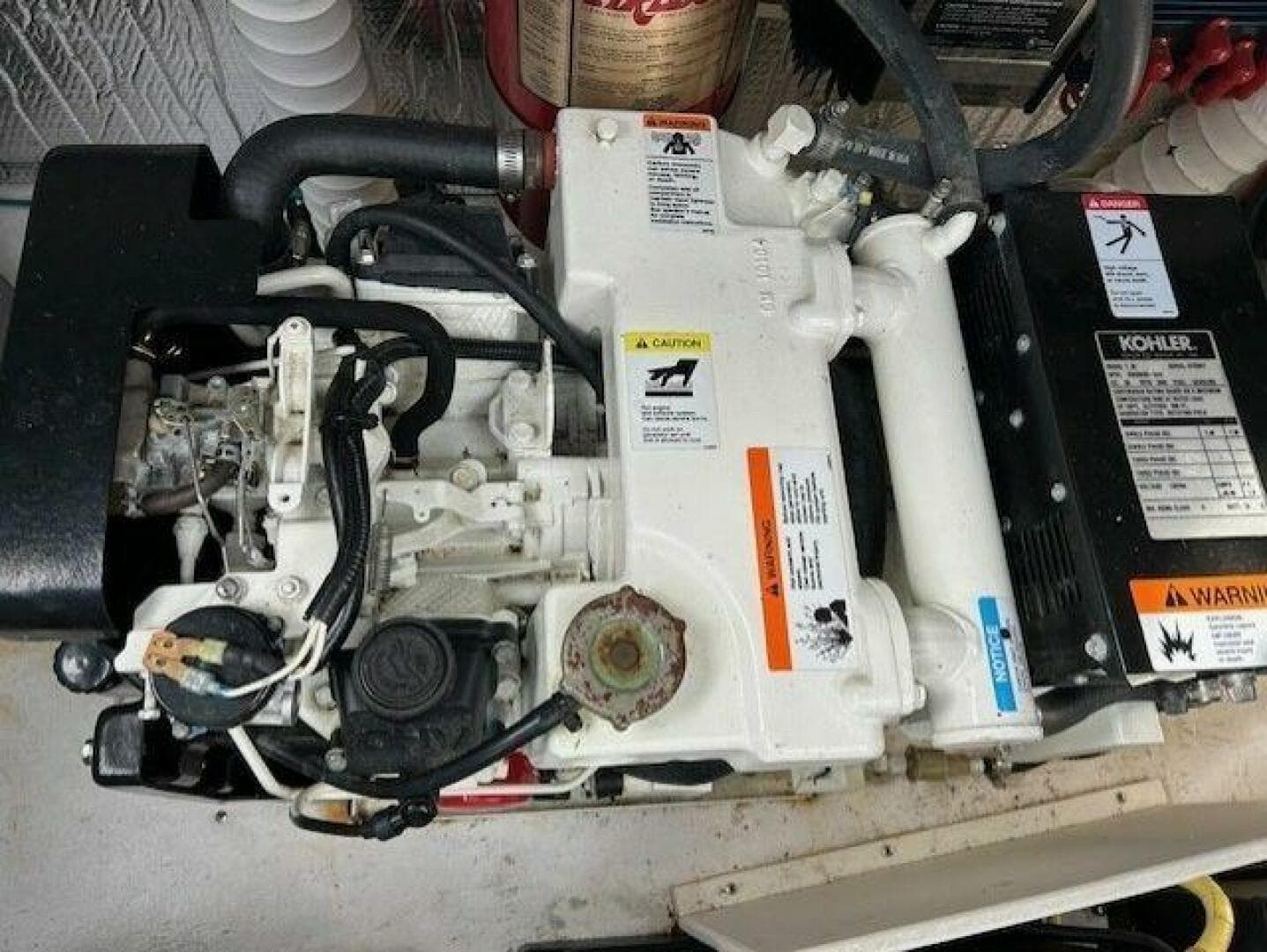 2004 Cruisers Yachts 340 Express — photo 54