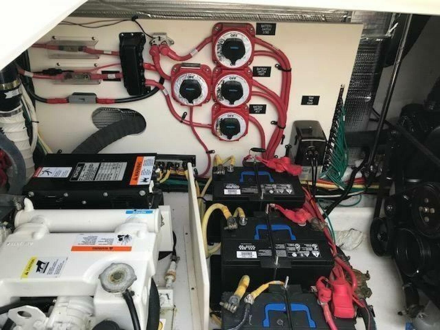 2004 Cruisers Yachts 340 Express — photo 52