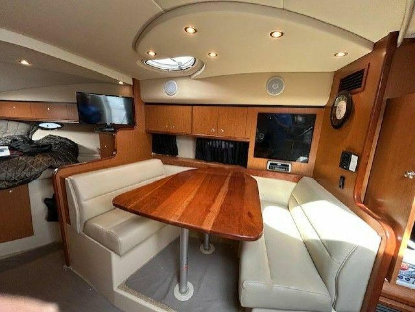 2004 Cruisers Yachts 340 Express — photo 40