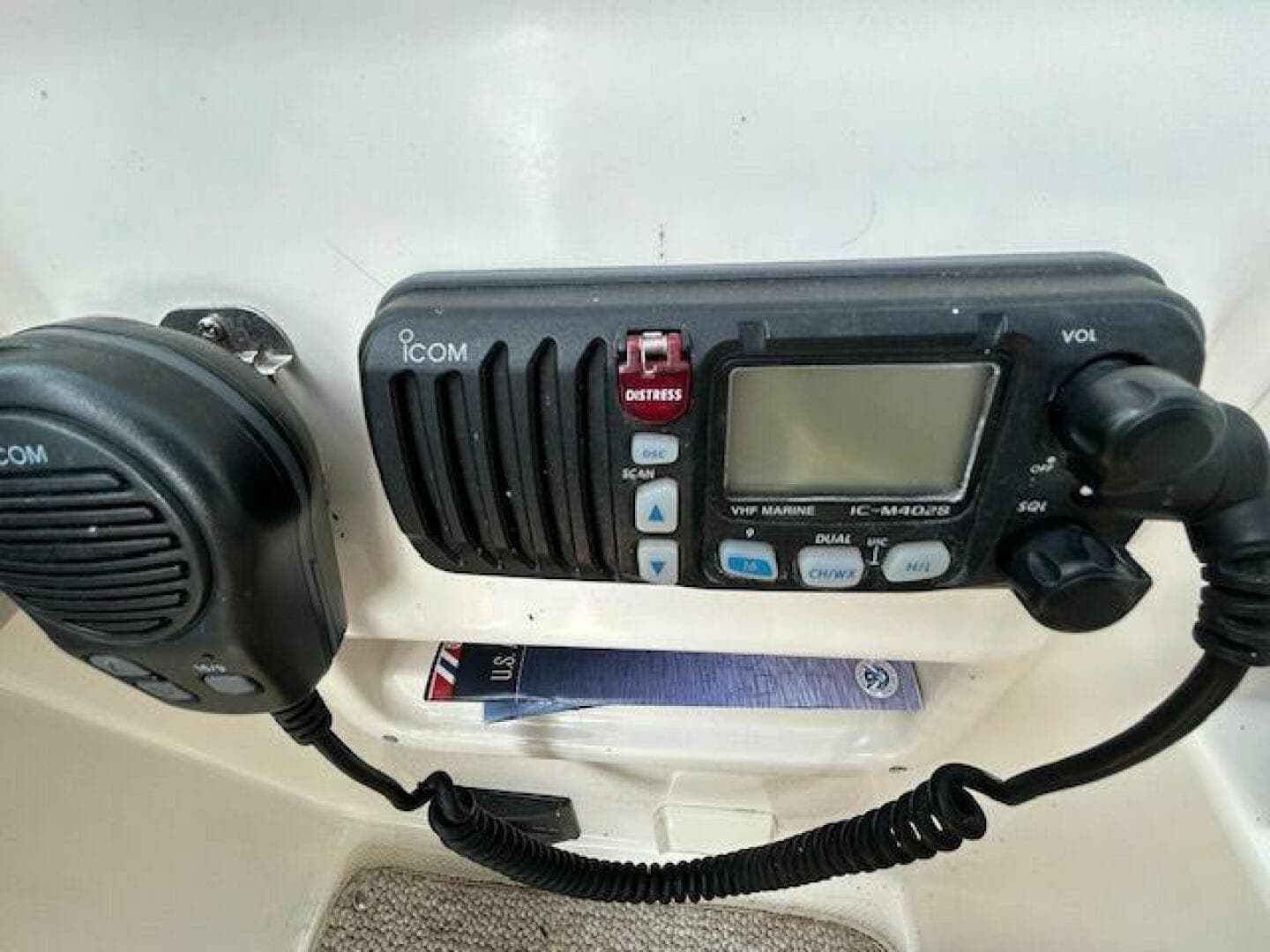 2004 Cruisers Yachts 340 Express — photo 21