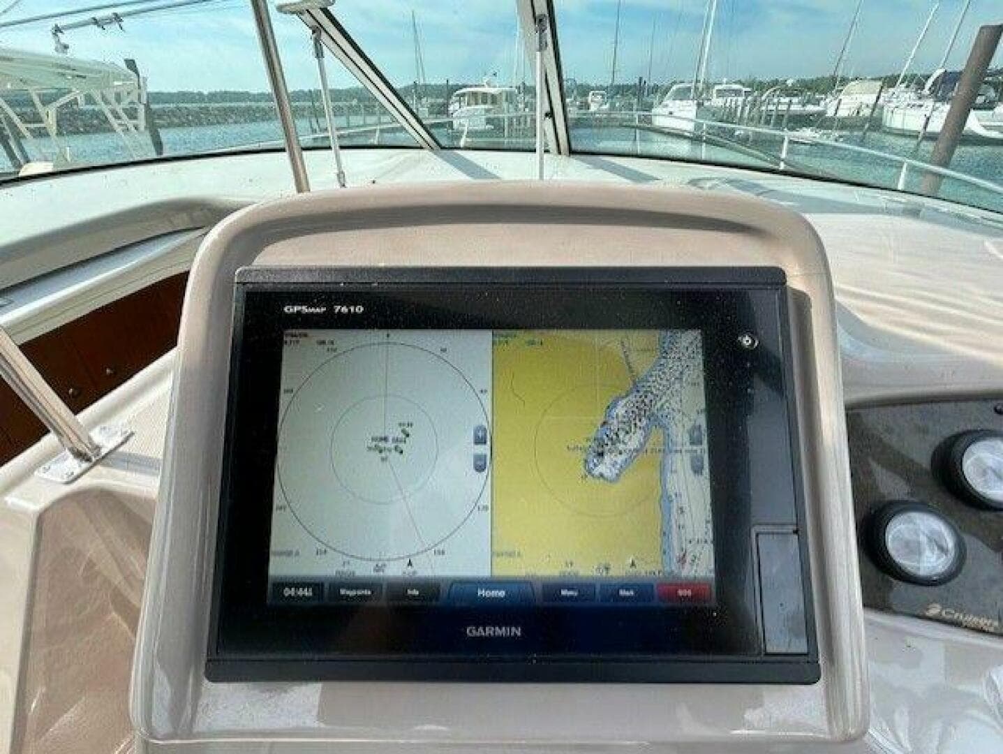 2004 Cruisers Yachts 340 Express — photo 18
