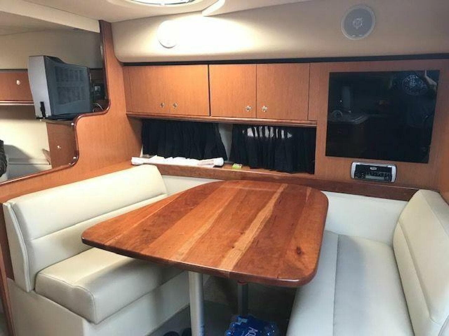 2004 Cruisers Yachts 340 Express — photo 41