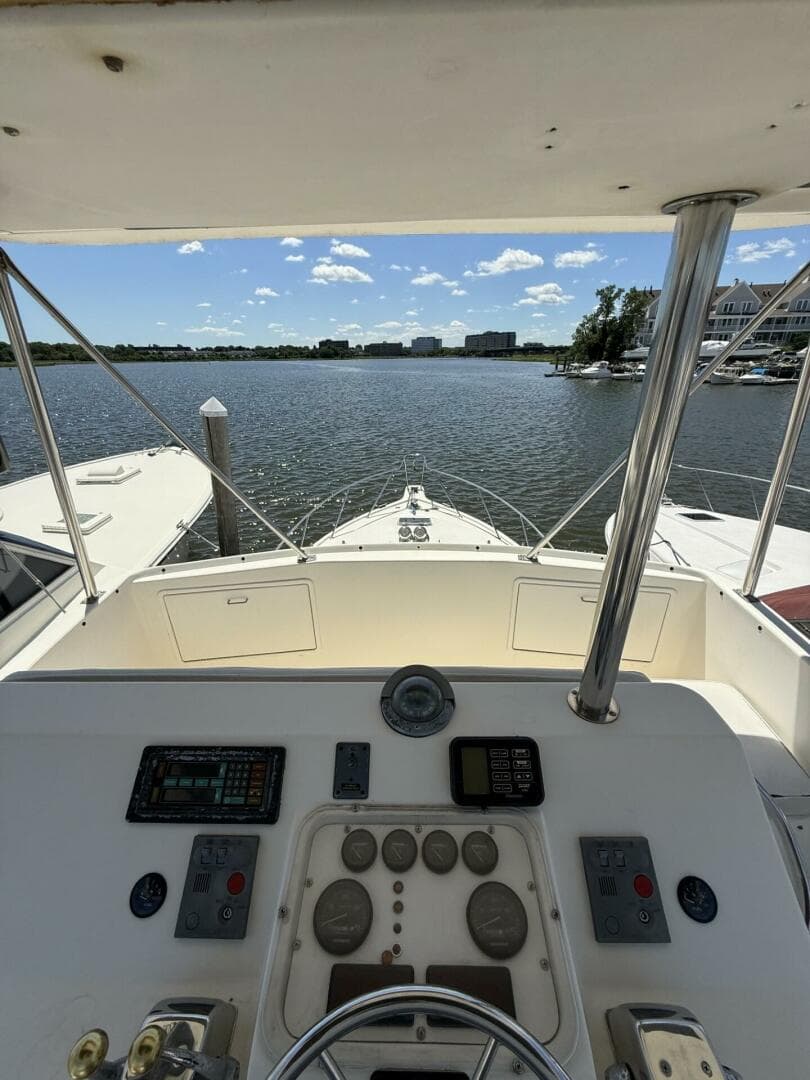 1988 Ocean Yachts 35 Flybridge — photo 10