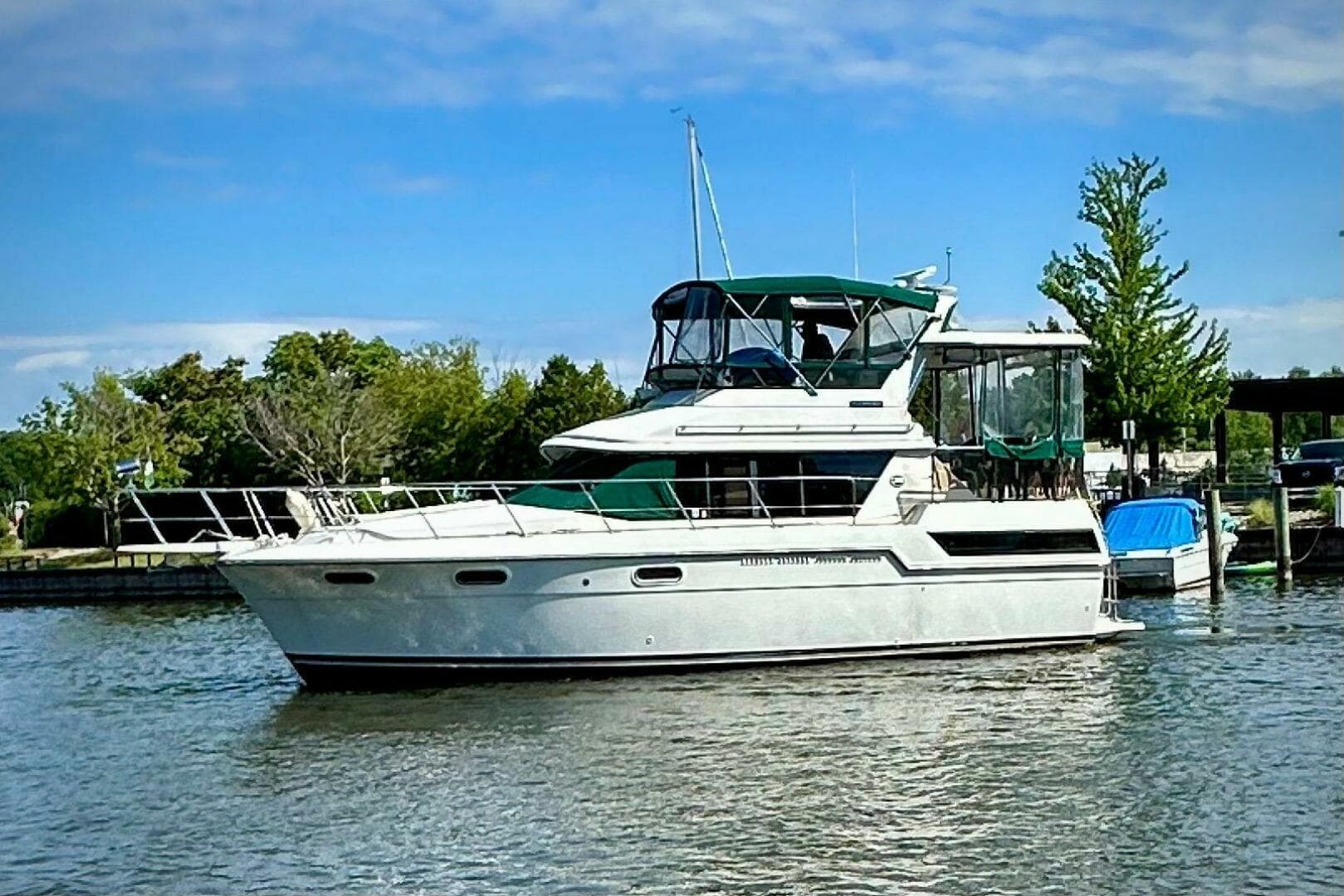 1991 Carver 3807 Aft Cabin — photo 4