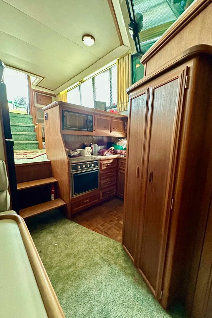 1991 Carver 3807 Aft Cabin — photo 28