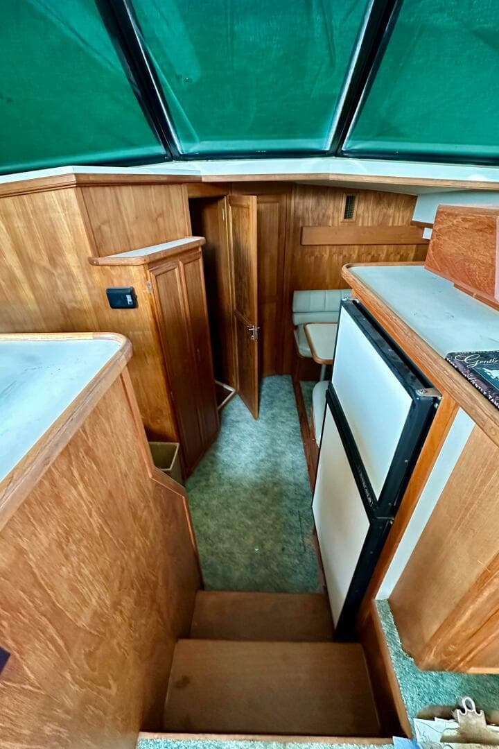 1991 Carver 3807 Aft Cabin — photo 24