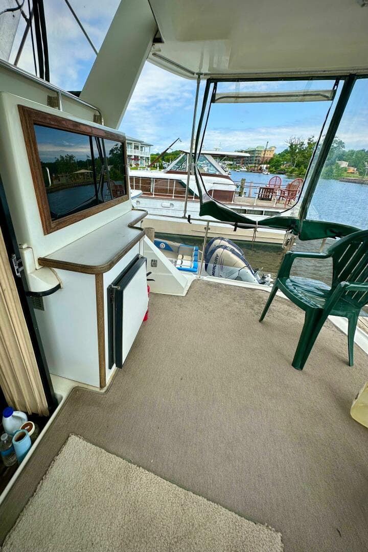 1991 Carver 3807 Aft Cabin — photo 8