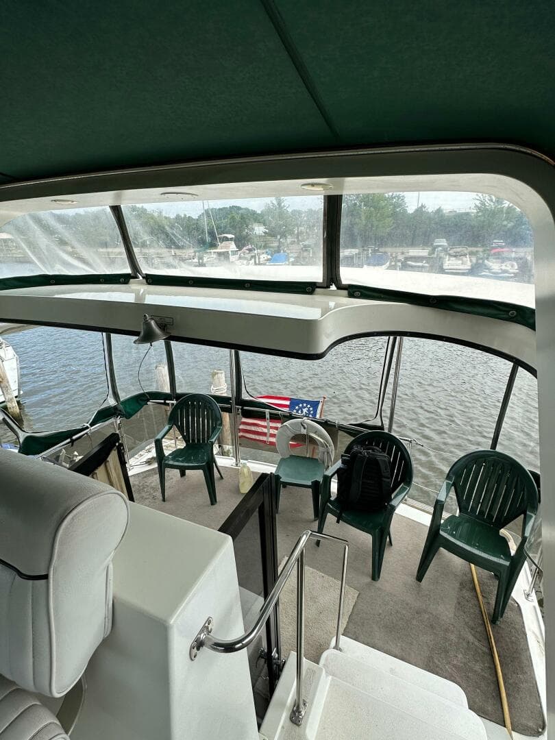 1991 Carver 3807 Aft Cabin — photo 10