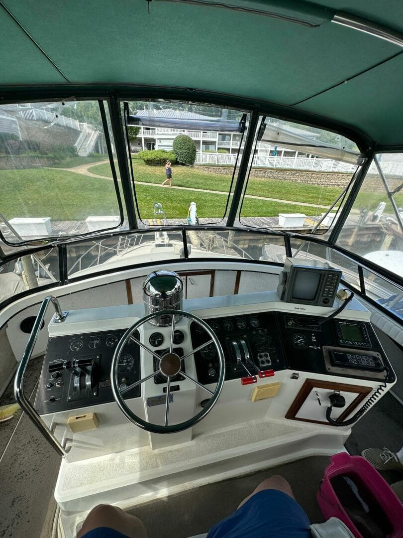 1991 Carver 3807 Aft Cabin — photo 13