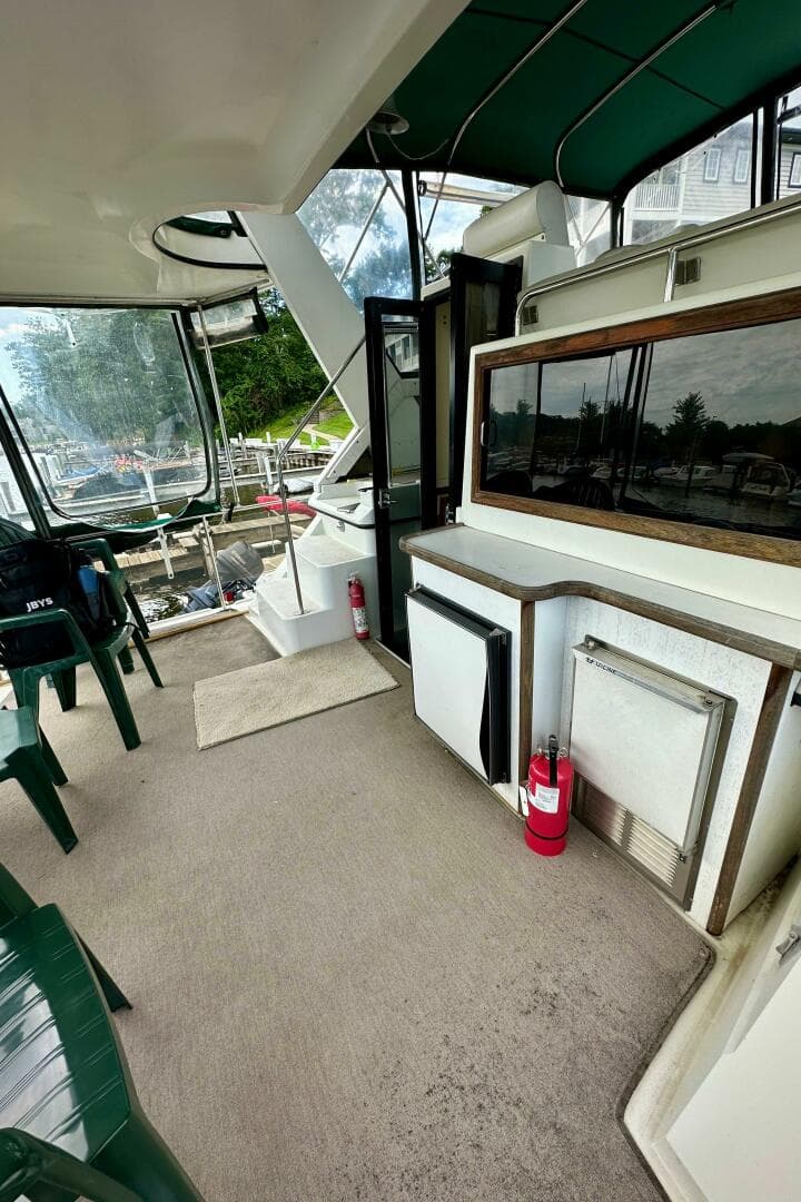 1991 Carver 3807 Aft Cabin — photo 7