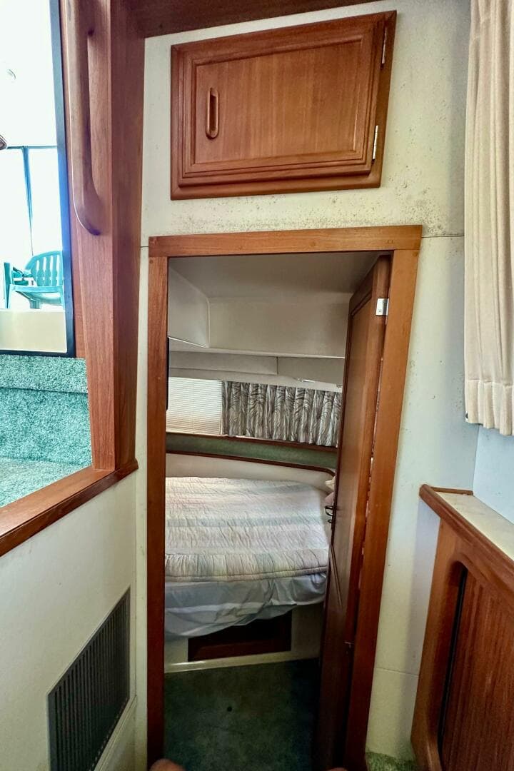 1991 Carver 3807 Aft Cabin — photo 30