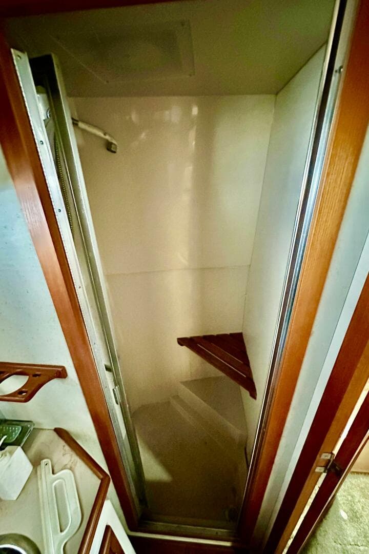 1991 Carver 3807 Aft Cabin — photo 35