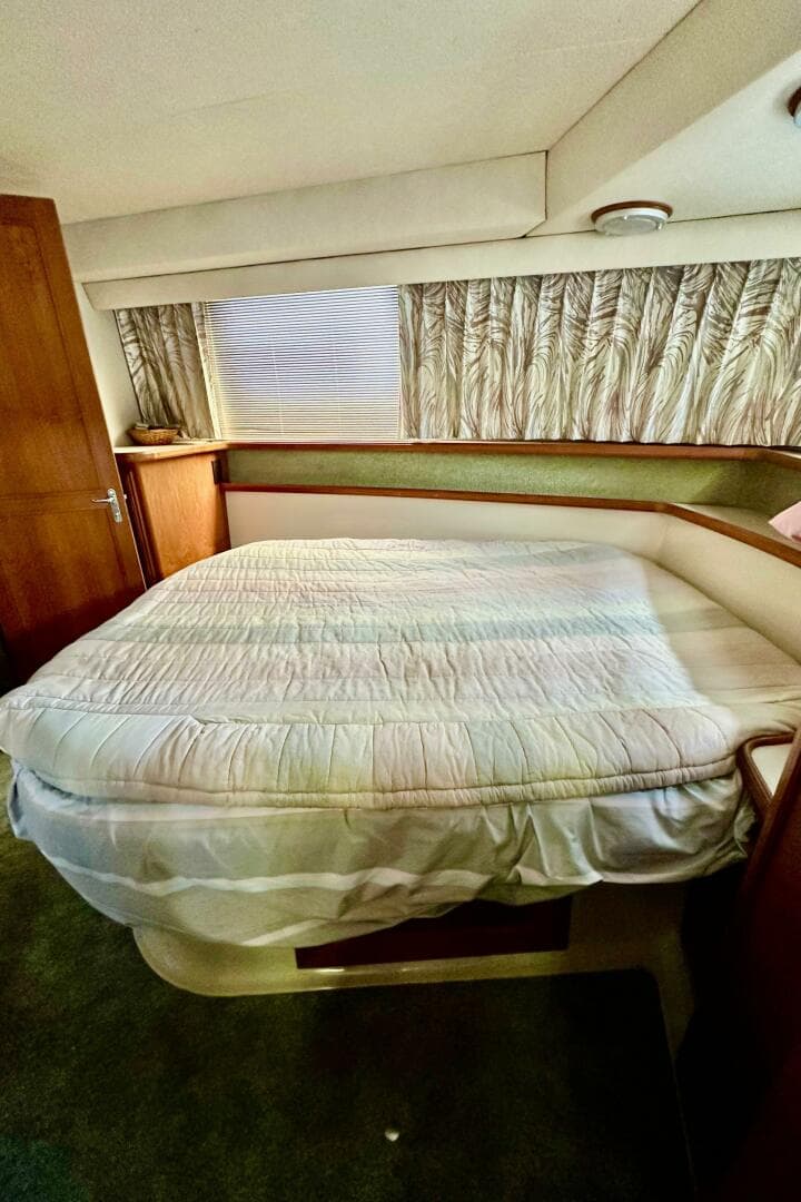 1991 Carver 3807 Aft Cabin — photo 31