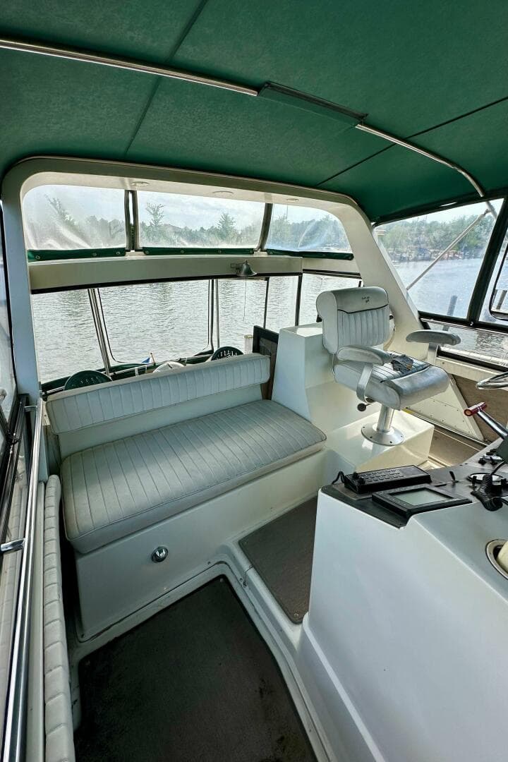 1991 Carver 3807 Aft Cabin — photo 12